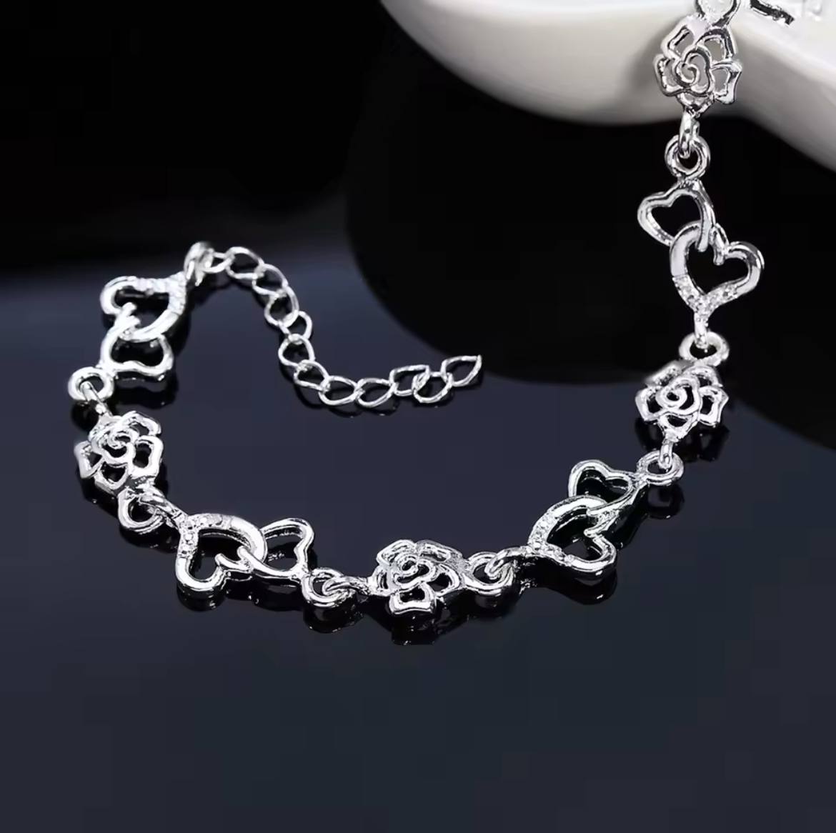 браслет с сердцем, браслет с цветками, браслет с розами, цепочка с цветами, браслет с цветком, браслет с розой, украшение с розой, украшение с сердцем, украшение женское купить, купить подарок на 14 февраля, браслет на 14 февраля, браслет на 14 февраля женский, браслет для девушки, купить браслет маме, подарок маме